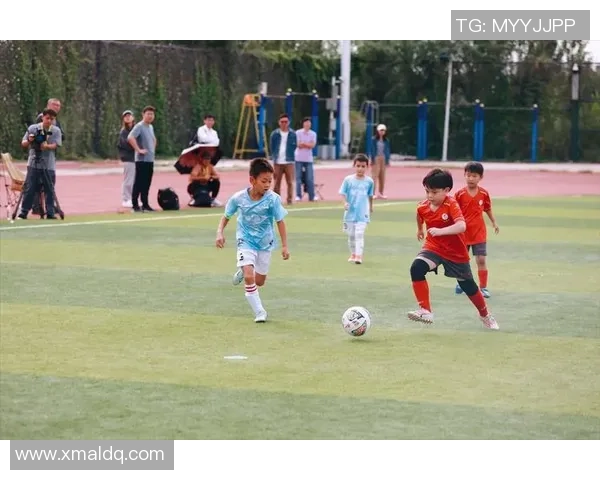 从球星迷恋到足球梦启航：一个青少年成长的热血旅程