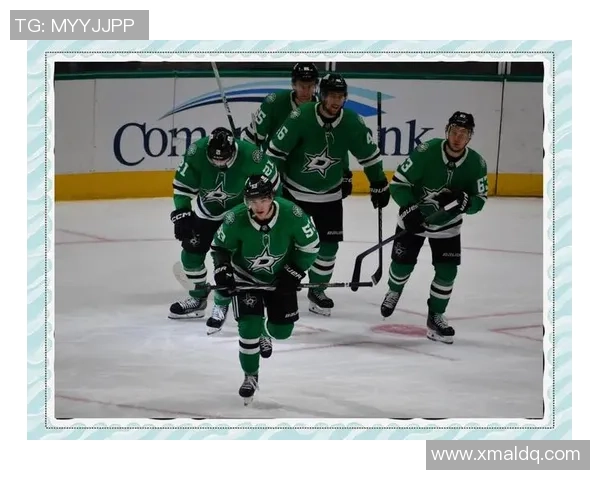 聚焦足球巨星荣耀之路 揭秘球队背后的英雄与传奇时刻 聚焦足球巨星荣耀之路 揭秘球队背后的英雄与传奇时刻